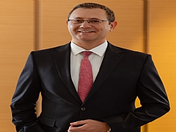 D�VAN GRUBU�NUN GENEL M�D�R� Z�YA ALPER �NDER OLDU